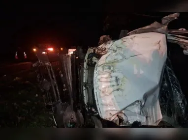 Por causa do acidente, a pista ficou totalmente interditada por mais de cinco horas