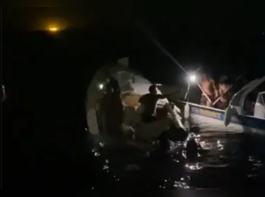 A Marinha confirmou que fez o resgate de oito pessoas (seis passageiros e dois tripulantes)