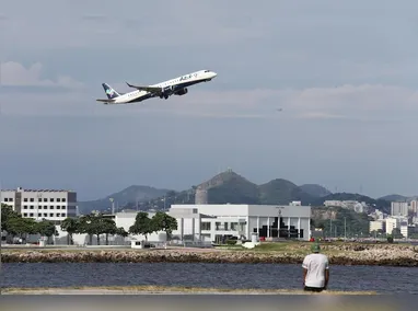 Imagem ilustrativa da imagem Prefeito do Rio critica mudanças em voos para o Santos Dumont; Anac rebate