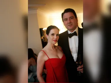 Nas imagens, destroços da aeronave aparecem boiando no rio após o acidente