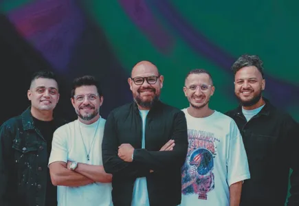 
          Imagem ilustrativa da imagem Quatro por Um lança a nova versão de “Um Chamado”
          