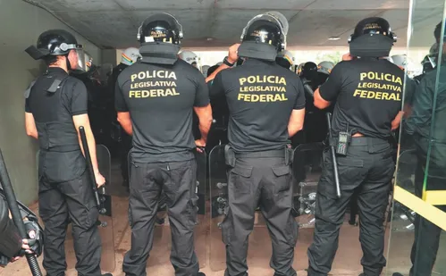 
          Imagem ilustrativa da imagem 2 mil vagas em concursos com salário de até R$ 21 mil
          