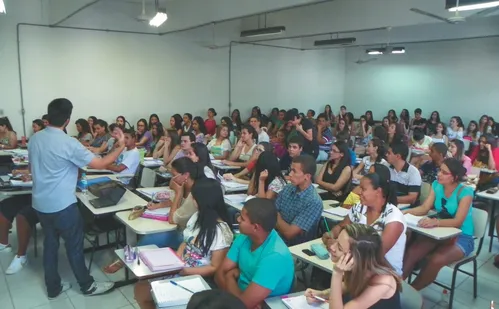 
          Imagem ilustrativa da imagem 2 mil vagas em concursos com salário de até R$ 21 mil
          