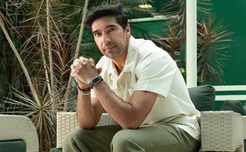 
          Imagem ilustrativa da imagem Abel assina renovação com o Palmeiras até o fim de 2027
          