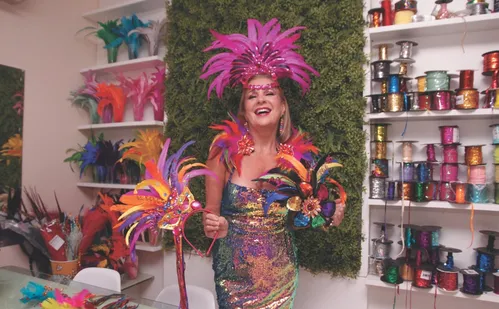 
          Imagem ilustrativa da imagem Acessórios para brilhar no Carnaval
          