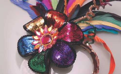 
          Imagem ilustrativa da imagem Acessórios para brilhar no Carnaval
          