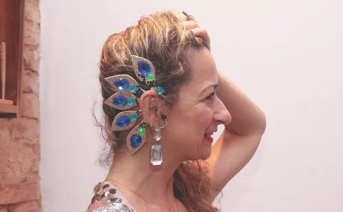 
          Imagem ilustrativa da imagem Acessórios para brilhar no Carnaval
          