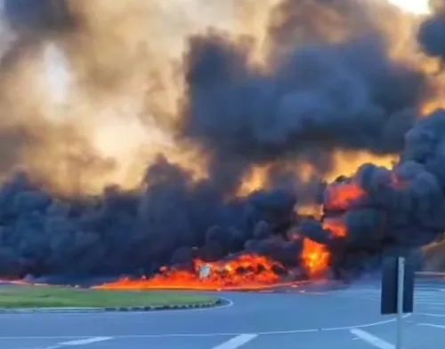 
          Imagem ilustrativa da imagem Acidente em Suape: motorista morre após carreta de combustível tombar e explodir
          