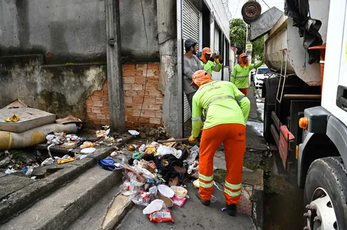 
          Imagem ilustrativa da imagem Ações protegem população de riscos ambientais
          