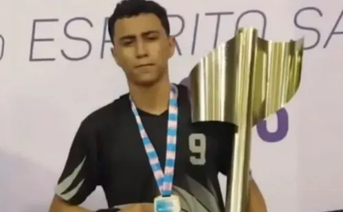 
          Imagem ilustrativa da imagem Adolescente de 16 anos é morto a tiros em beco de Vila Velha
          