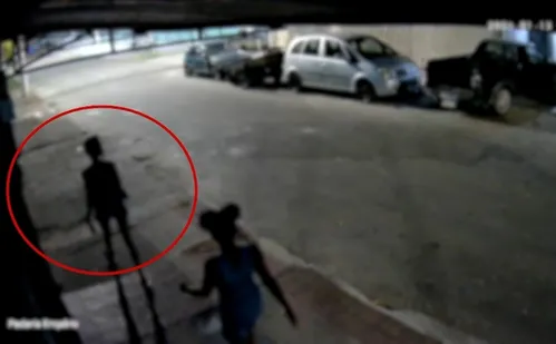 
          Imagem ilustrativa da imagem Adolescente é encontrada dopada em matagal na Serra
          