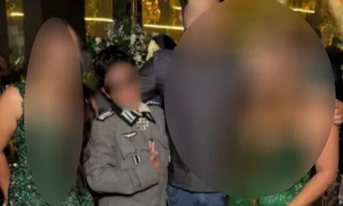 
          Imagem ilustrativa da imagem Adolescente usa traje e faz saudação nazista em festa de formatura de Medicina no RN
          