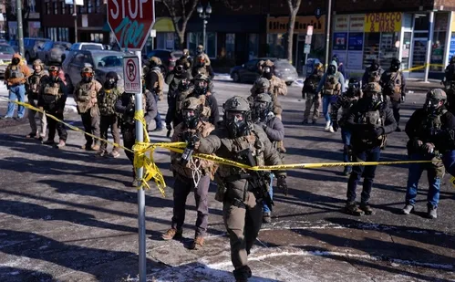 
          Imagem ilustrativa da imagem Agentes federais dos EUA matam a tiros mais uma pessoa em Minneapolis
          