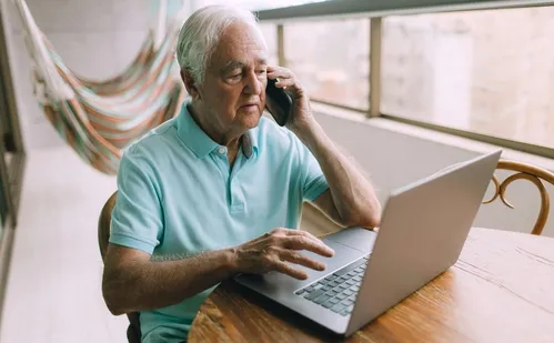 
          Imagem ilustrativa da imagem Alerta para aumento nos golpes contra idosos no início do ano
          