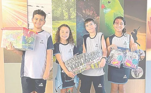
          Imagem ilustrativa da imagem Alunos da Escola Adventista levam presentes para abrigo
          