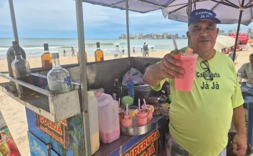 
          Imagem ilustrativa da imagem Ambulantes chegam a mais de 50 verões atendendo turistas em Guarapari
          