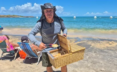 
          Imagem ilustrativa da imagem Ambulantes chegam a mais de 50 verões atendendo turistas em Guarapari
          