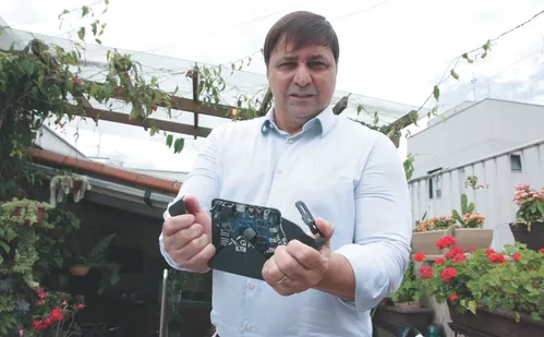 
          Imagem ilustrativa da imagem Anatel descobre 150 mil usuários de TV pirata e vai tirar sinal do ar
          