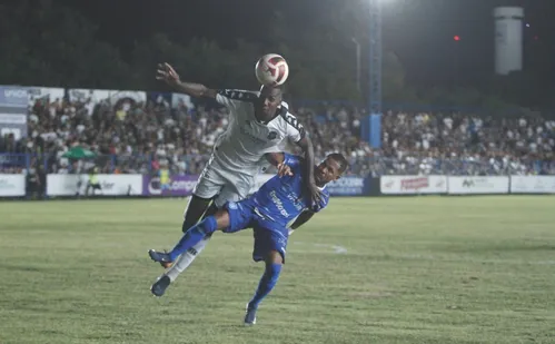 
          Imagem ilustrativa da imagem Apesar da chuva, clássico Vitória x Rio Branco é mantido no Salvador Costa
          