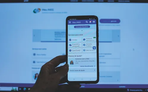 
          Imagem ilustrativa da imagem Nova lei contra fraudes limita descontos em aposentadoria
          