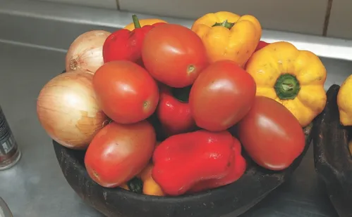 
          Imagem ilustrativa da imagem Aprenda a fazer a receita de tilápia do melhor self-service do Brasil
          