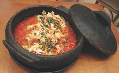 
          Imagem ilustrativa da imagem Aprenda a fazer a receita de tilápia do melhor self-service do Brasil
          