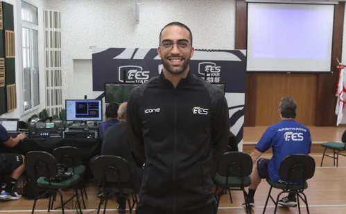 
          Imagem ilustrativa da imagem Árbitro capixaba apita clássico pelo Campeonato Mineiro no Domingo
          