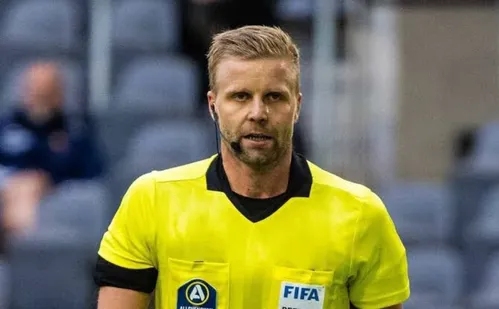 
          Imagem ilustrativa da imagem Árbitro que expulsou CR7 apitará estreia do Flamengo no Intercontinental
          