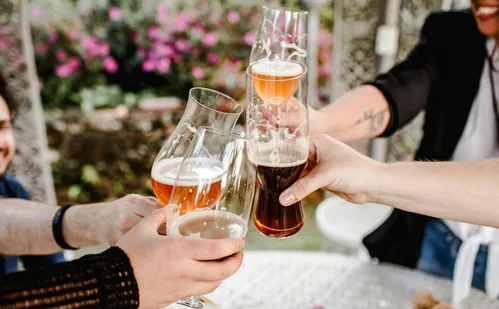 
          Imagem ilustrativa da imagem Até beber “socialmente” aumenta risco de câncer
          