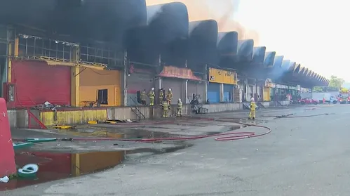 
          Imagem ilustrativa da imagem Atingida por incêndio, Ceasa ‘Grande Rio’ é a maior central de abastecimento do Estado
          