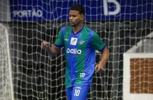 
          Imagem ilustrativa da imagem Atleta de futsal do Espírito Santo morre após queda de telhado de hotel no Recife
          