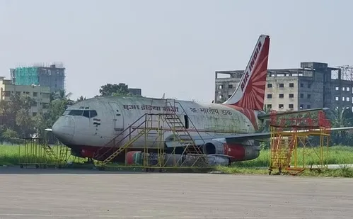 
          Imagem ilustrativa da imagem Avião que sumiu há 13 anos é encontrado abandonado em aeroporto na Índia
          