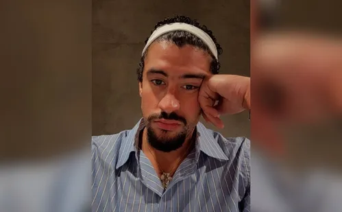 
          Imagem ilustrativa da imagem Grammy: Bad Bunny é o 1º artista a ser indicado em 3 categorias cantando espanhol
          