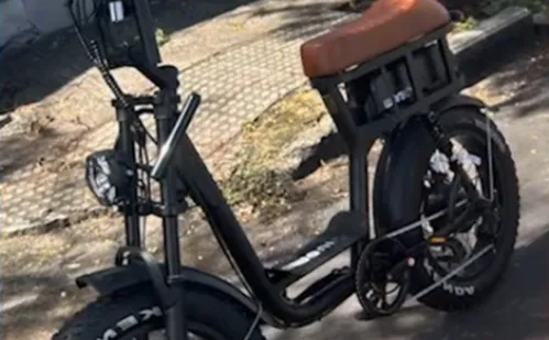 
          Imagem ilustrativa da imagem Bandidos roubam bike elétrica e agridem advogada na Praia do Canto
          