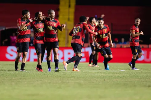 
          Imagem ilustrativa da imagem Base do Sport brilha, vence o Retrô e garante primeira vitória no Pernambucano
          