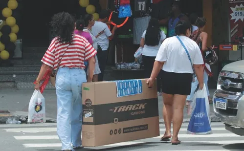 
          Imagem ilustrativa da imagem Black Friday: lojas ampliam atendimento e pagam estacionamento
          