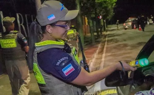 
          Imagem ilustrativa da imagem Blitz da Lei Seca reforça fiscalização e orientação a motoristas na Grande Vitória
          