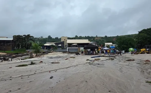 
          Imagem ilustrativa da imagem Bombeiros concluem trabalho em escombros de casa que desabou em Rio Bananal
          