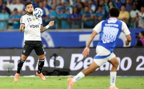 
          Imagem ilustrativa da imagem Botafogo empata no fim contra o Cruzeiro e dá o vice-campeonato ao Palmeiras
          