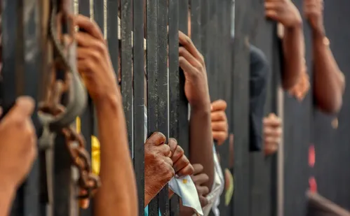 
          Imagem ilustrativa da imagem Brasil e Reino Unido oficializam parceria para prevenir tráfico humano
          