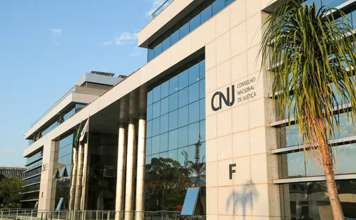 
          Imagem ilustrativa da imagem CNJ blinda informações de supersalários de titulares de cartórios
          