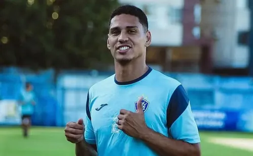 
          Imagem ilustrativa da imagem Caio Ferraz retorna ao Vitória para 2026
          