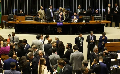 
          Imagem ilustrativa da imagem Câmara adia para o ano que vem votações da PEC da Segurança e do PL Antifacção
          