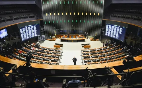 
          Imagem ilustrativa da imagem Receita, BC e Câmara dos Deputados têm concursos previstos; veja vagas
          