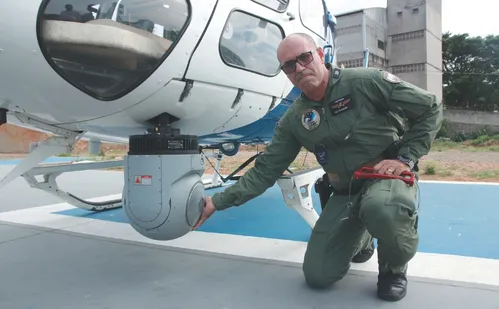 
          Imagem ilustrativa da imagem Câmera com sensor de calor encontra casal perdido no mar
          