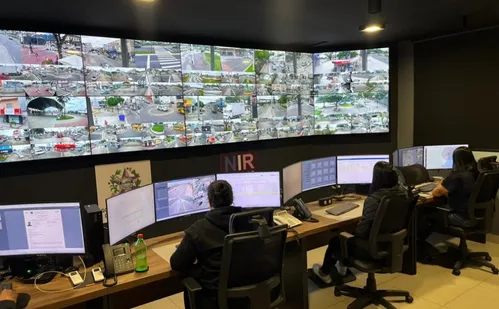 
          Imagem ilustrativa da imagem Câmeras com reconhecimento facial ajudaram a prender 600 pessoas no ES
          