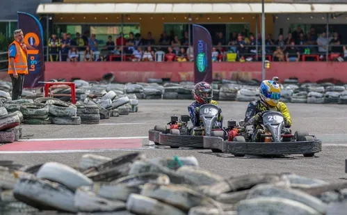 
          Imagem ilustrativa da imagem Campeonato de kart em Jardim Camburi traz a 'Joker Lap' para o evento
          
