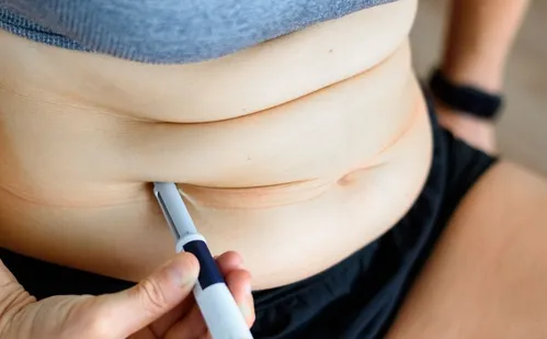 
          Imagem ilustrativa da imagem Canetas emagrecedoras falsas pode causar danos a órgãos vitais, apontam médicos
          