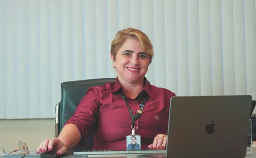 
          Imagem ilustrativa da imagem Capacitação em IA amplia chances no mercado e ameaça quem não se atualiza
          