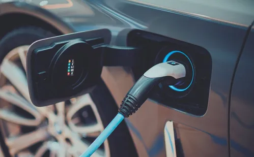 
          Imagem ilustrativa da imagem Carro elétrico: novas regras para carregar baterias em condomínios
          